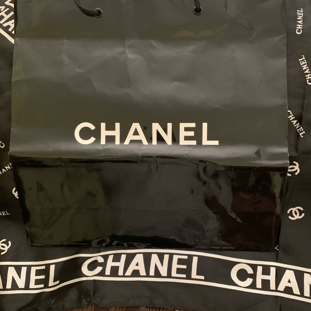 Chanel paper shopping bag 💼